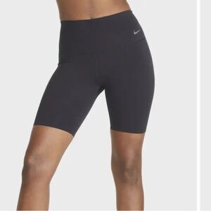 NWT Nike Zenvy Black Biker Shorts Size M